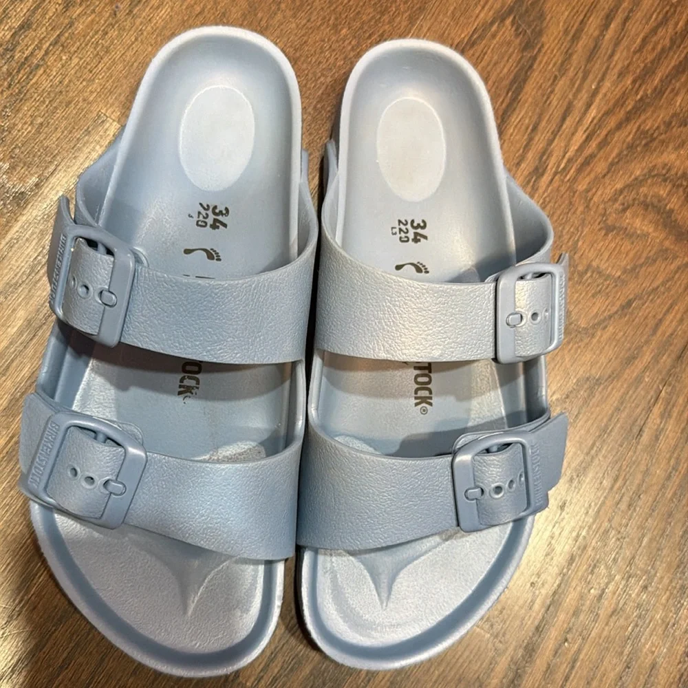 Birkenstock blue youth sandal. Size 34 (3)